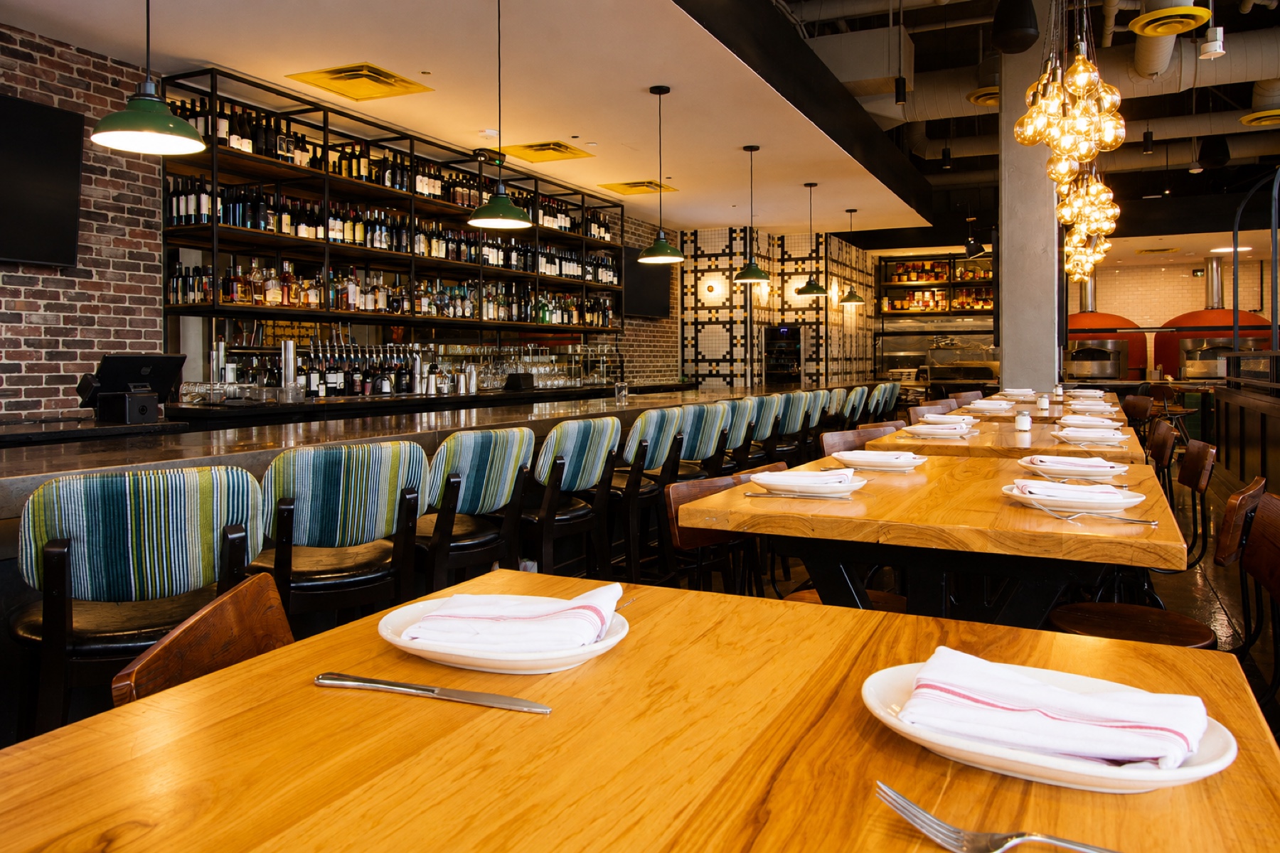 Bar and dining room at Anthonys New York Italian in River Oaks